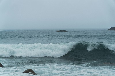 Meereswellen als Symbol für mobile Soletherapie und Pferdeinhalation in Bayern.